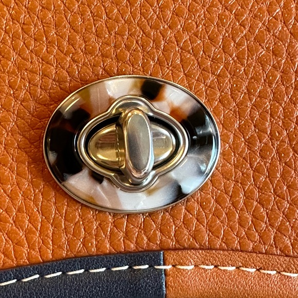 Wavy Dinky In Coachtopia Leather With Upcrafted Scrap Binding - Picture 12 of 13